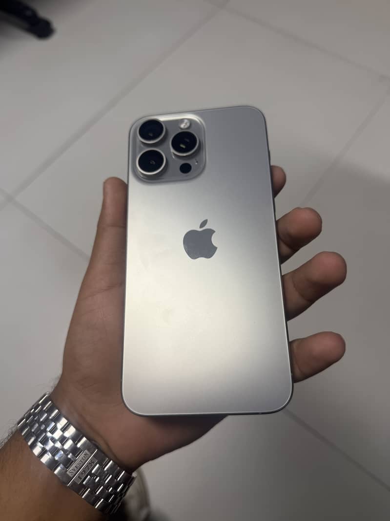 Apple iPhone 15 Pro Max 3