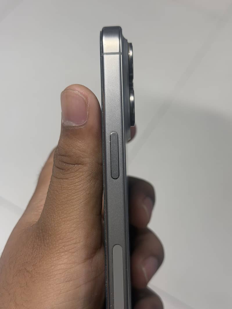 Apple iPhone 15 Pro Max 5