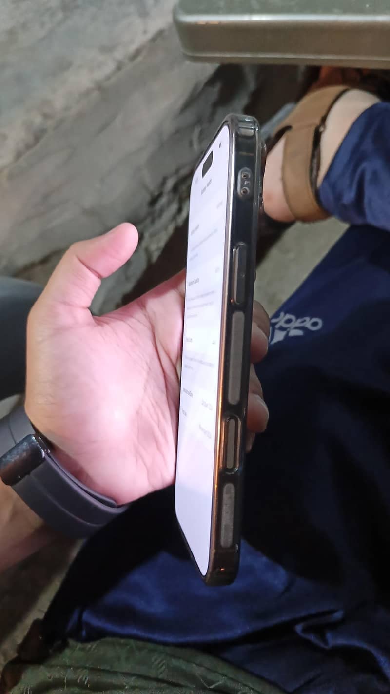 Apple iPhone 16 Pro Max 1