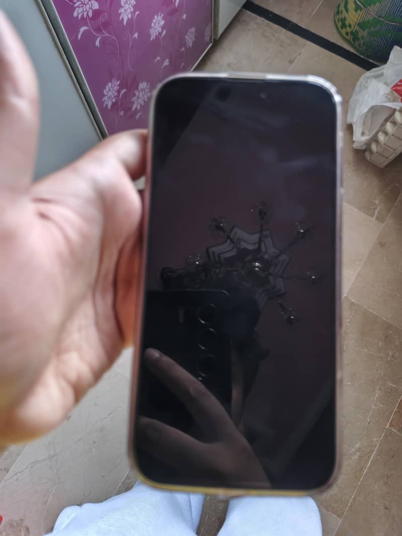Apple iPhone 16 Pro Max 3