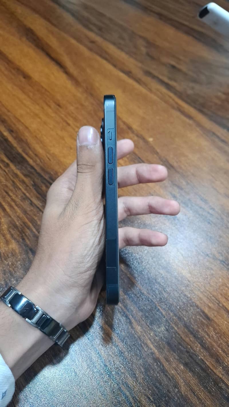 Apple iPhone 14 3