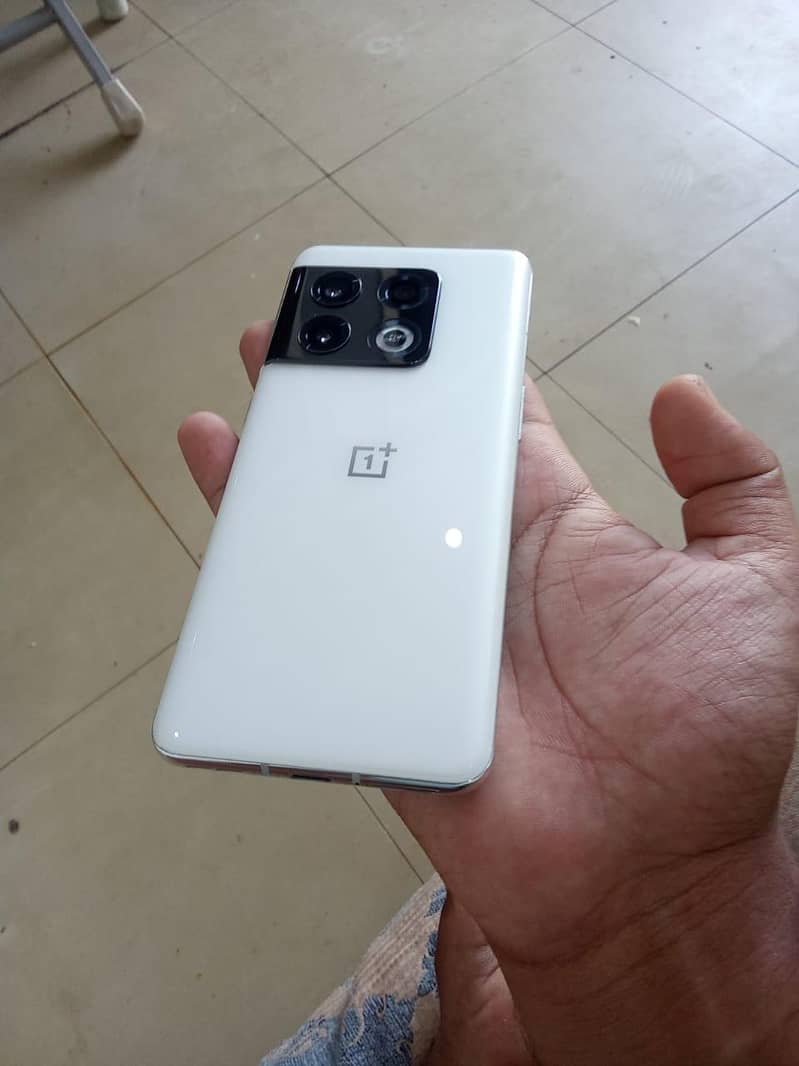 One Plus 10 Pro 4