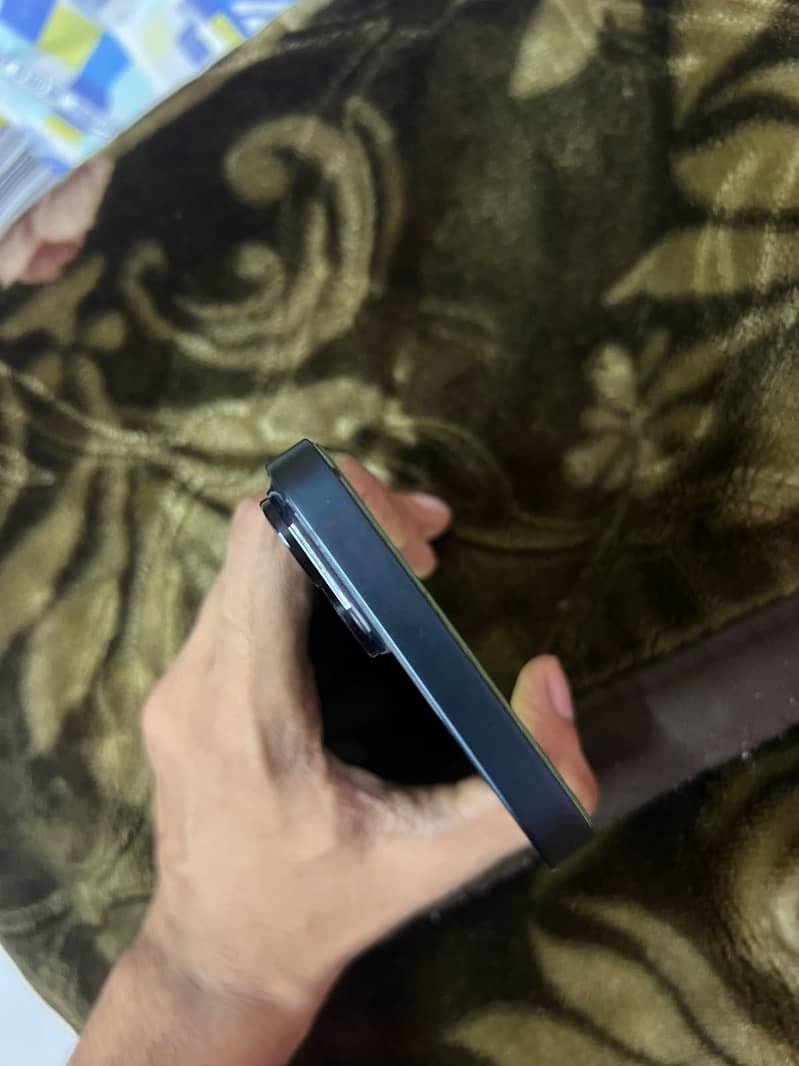 Apple iPhone 14 4