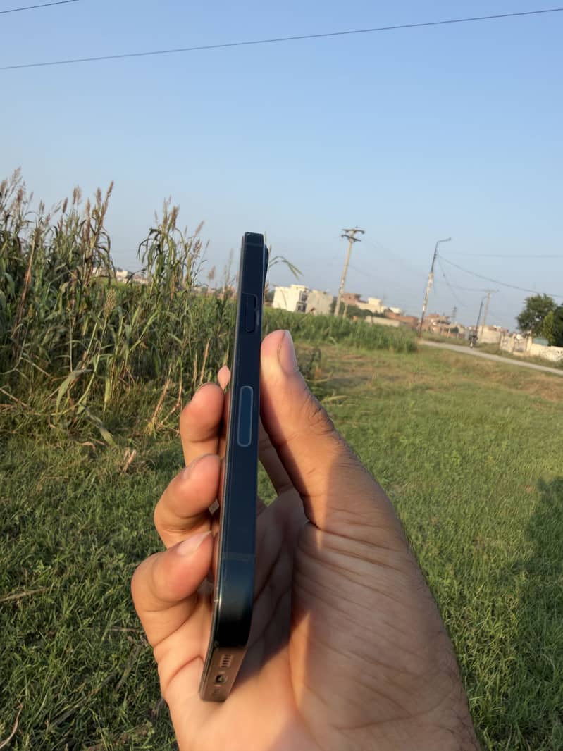 Apple iPhone 13 3