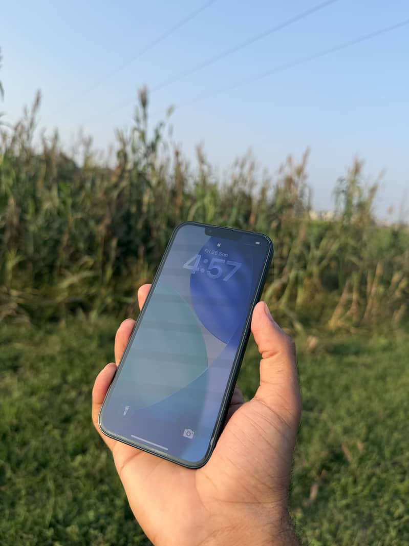 Apple iPhone 13 4