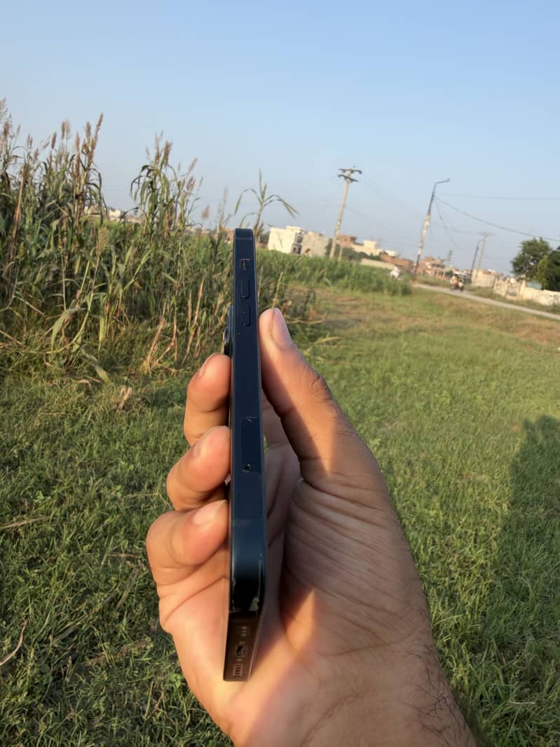 Apple iPhone 13 5