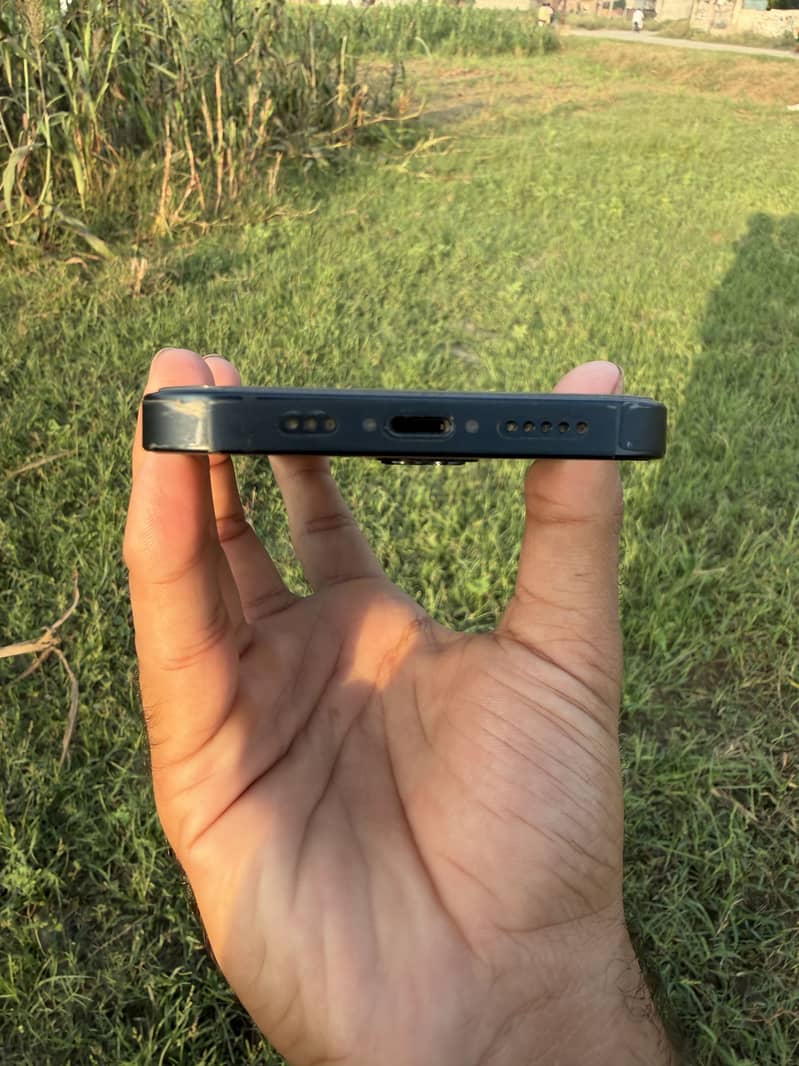 Apple iPhone 13 6