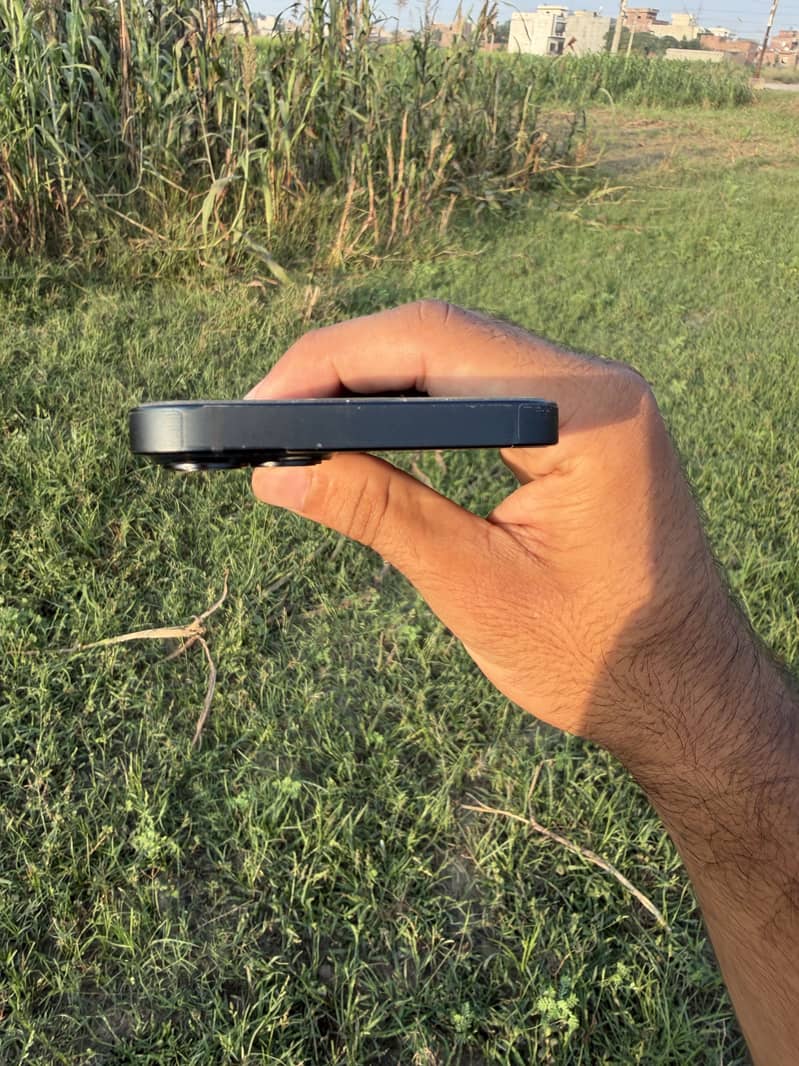Apple iPhone 13 7