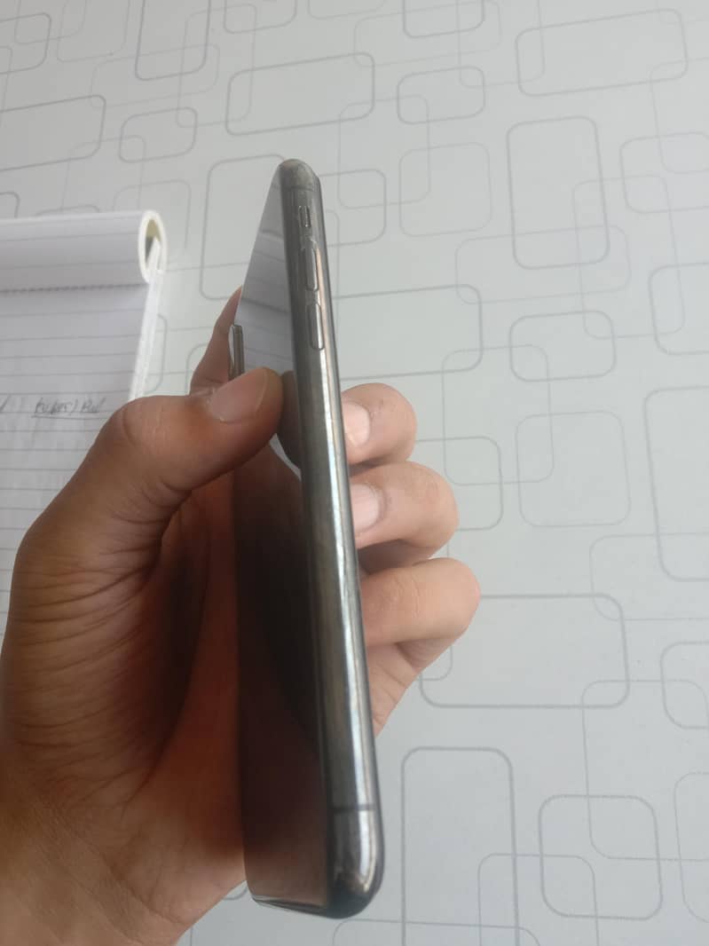 Apple iPhone X 3
