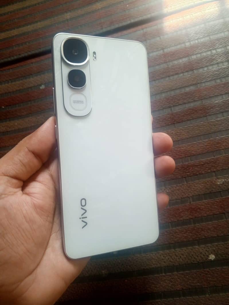 Vivo Y400 4