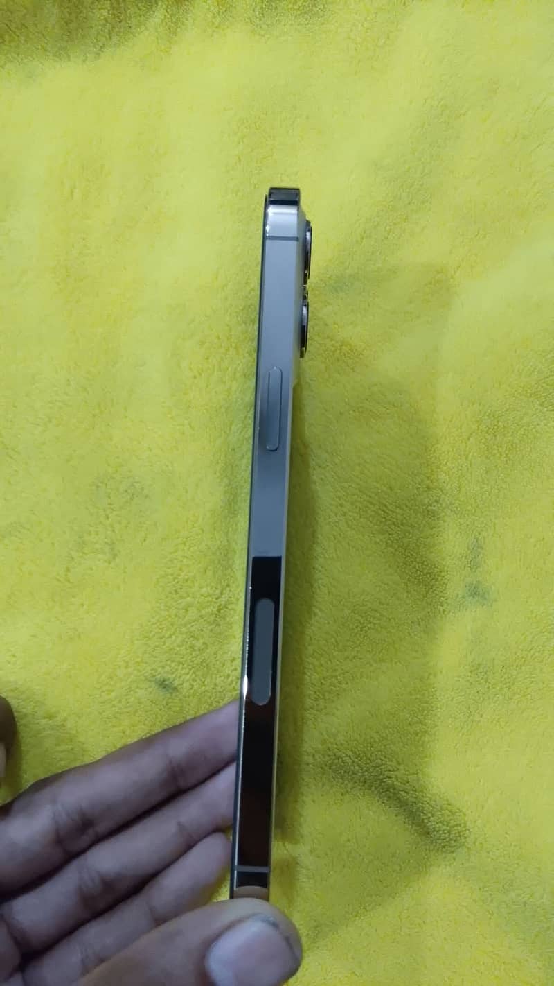 Apple iPhone 12 Pro Max 3