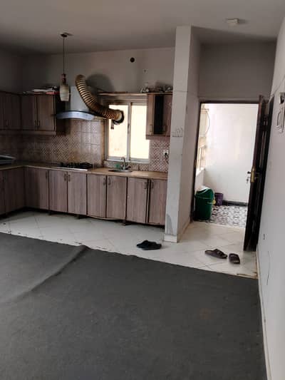 Room available for rent in E11 4 for jobs holder and students
