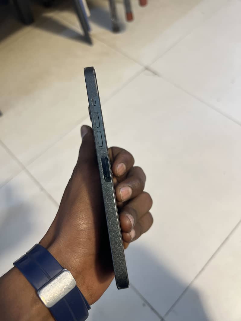 Apple iPhone 13 Pro Max 2