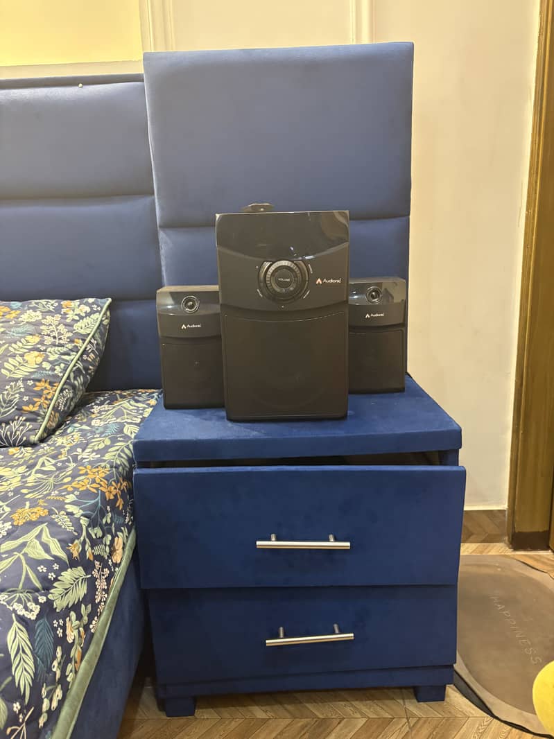 2 single bed and 1 side table 1