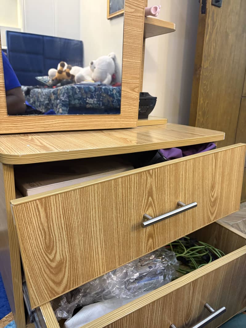 Dressing table 4