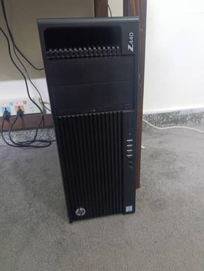 hp Z440 Workstation PC/Xeon E5-1620 v3/8GB DDR4/ Price is negotiable