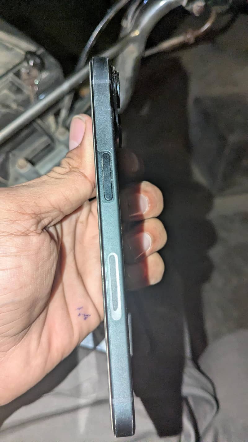 Apple iPhone 15 6
