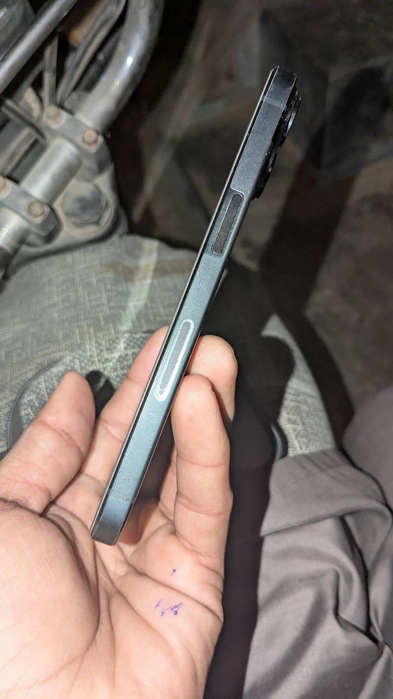 Apple iPhone 15 11