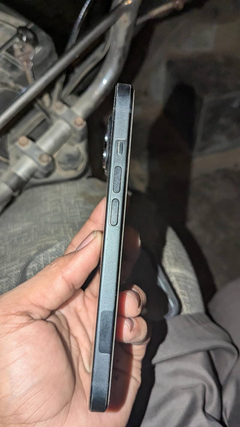 Apple iPhone 15 13