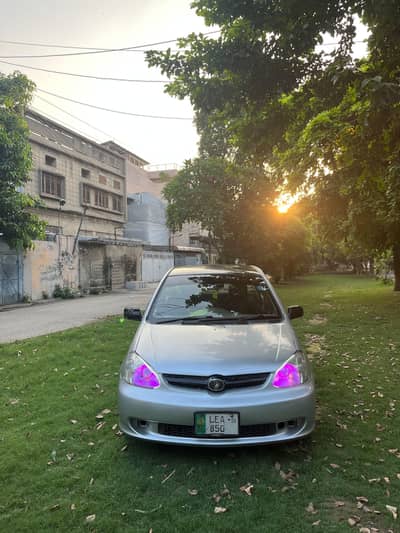 Toyota Platz 2003