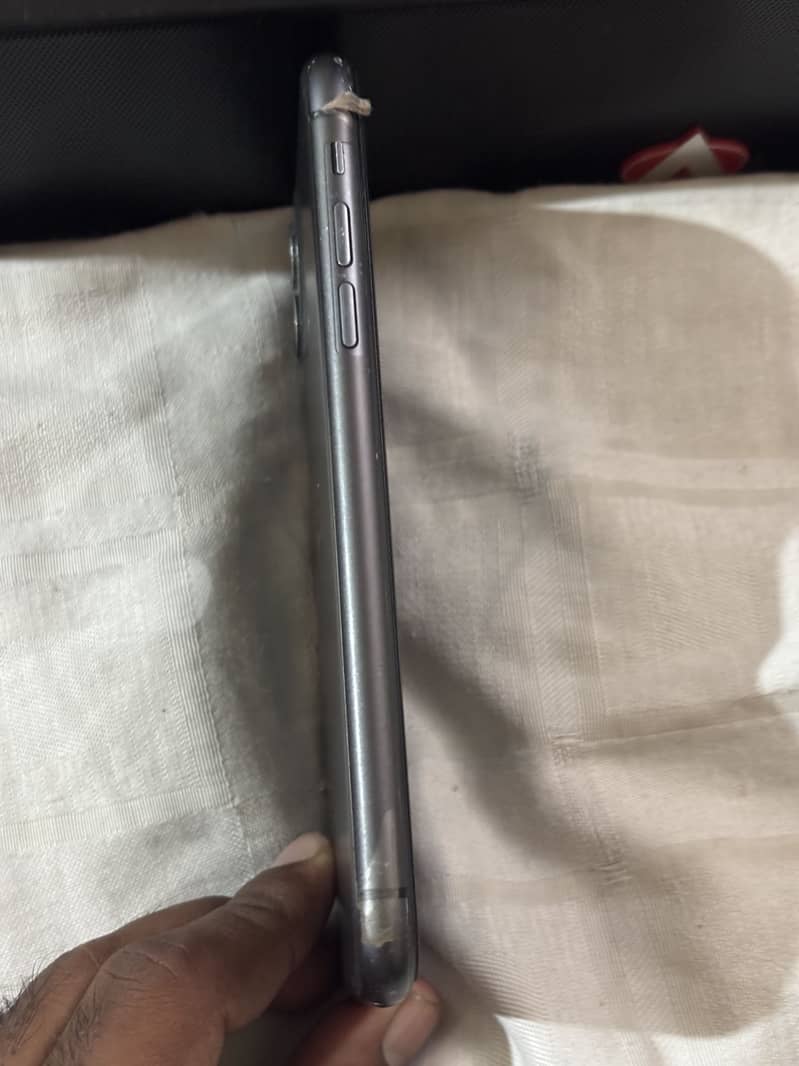 Apple iPhone 11 0