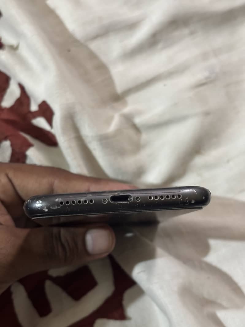 Apple iPhone 11 3