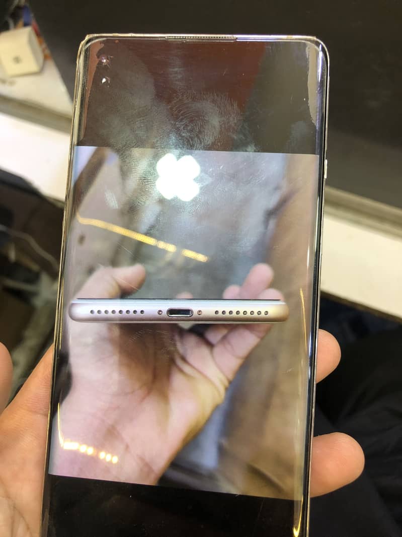 Apple iPhone 8 Plus 0