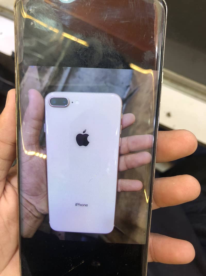 Apple iPhone 8 Plus 3