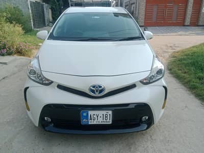 Toyota Prius Alpha 2015