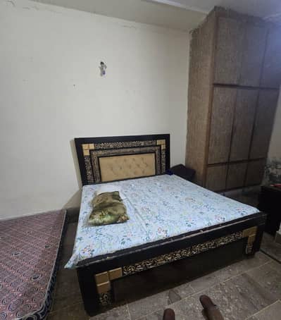 Bed and dressing table for sale