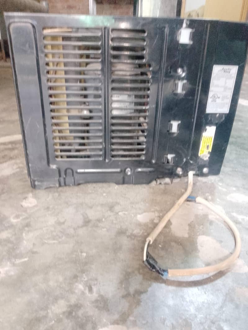 window AC 1