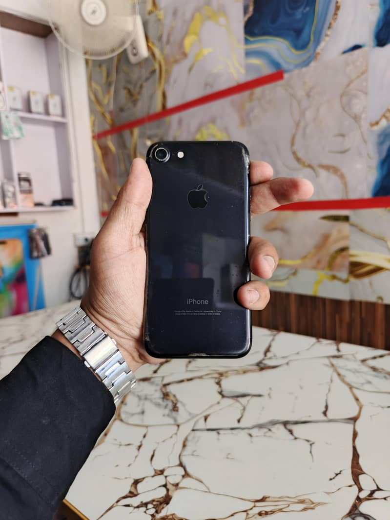 Apple iPhone 7 0