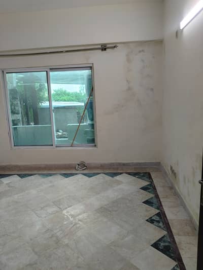 Two bedrooms unfurnished flat available for rent in E11 4