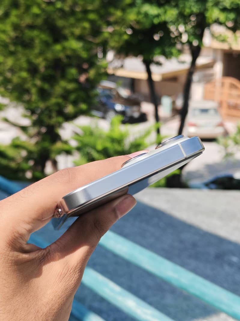 Apple iPhone 16 Pro Max 3