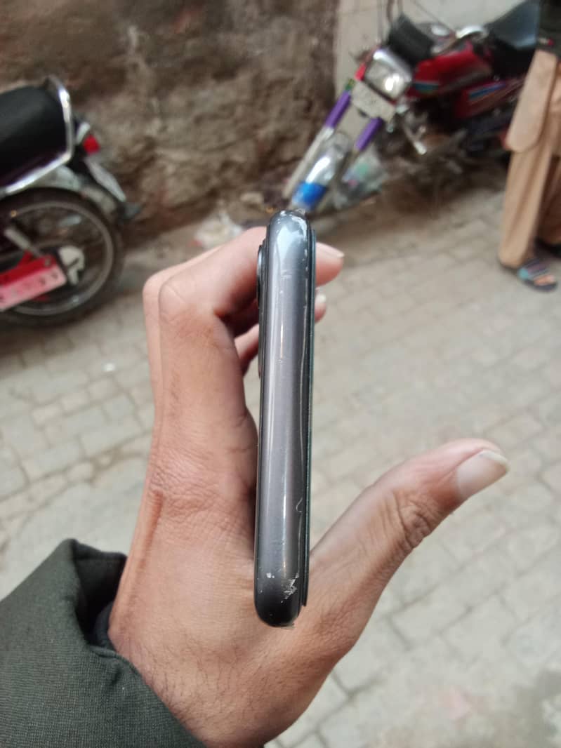 Apple iPhone 11 2