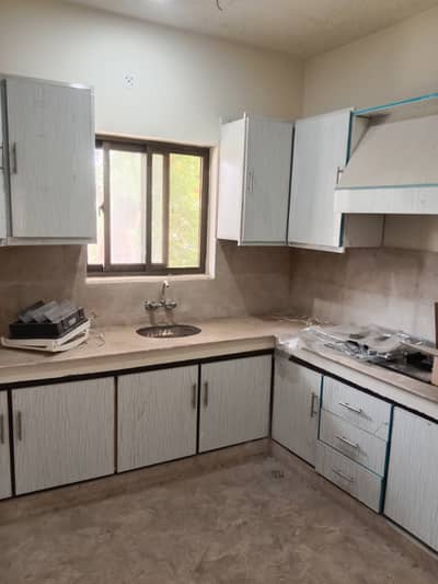 10 MARLA SECOND FLOOR FOR RENT WITH GAS