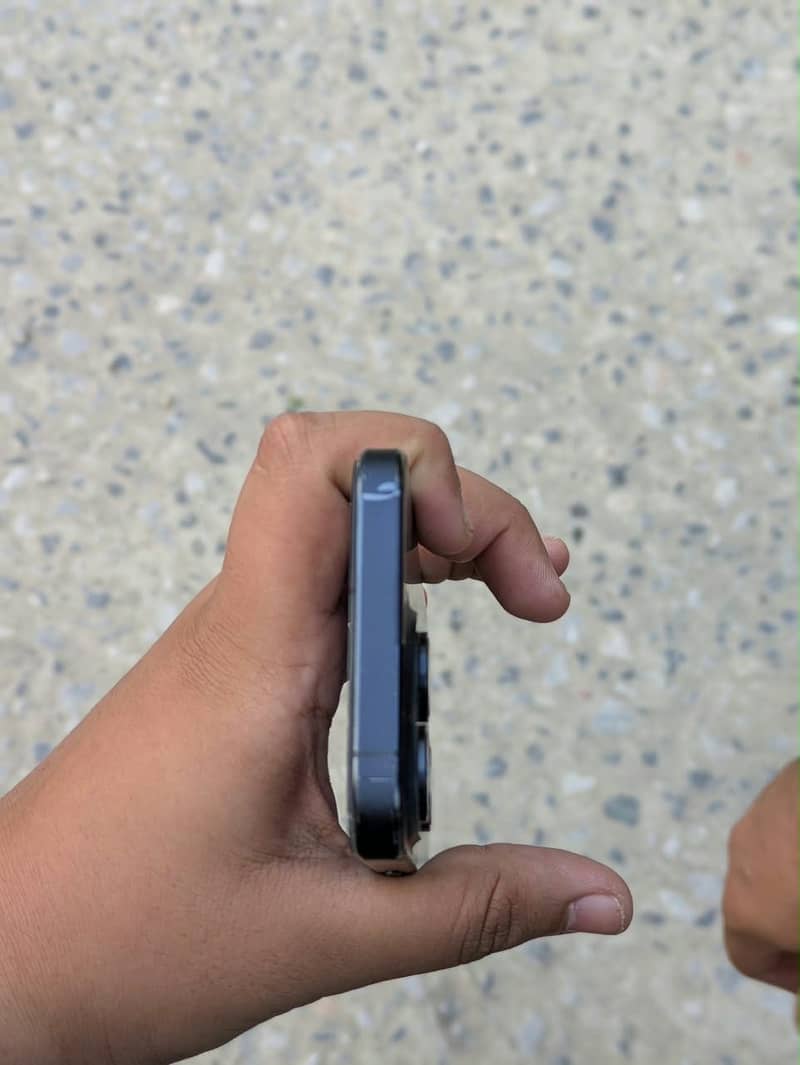 Apple iPhone 15 Pro 1