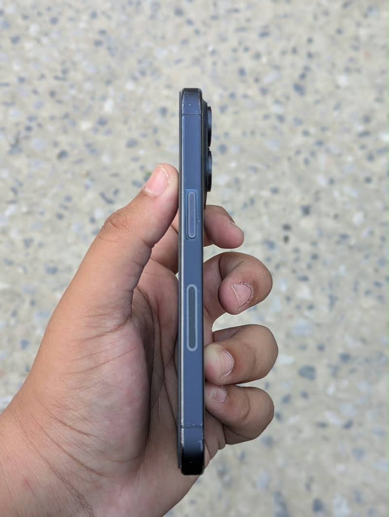 Apple iPhone 15 Pro 2