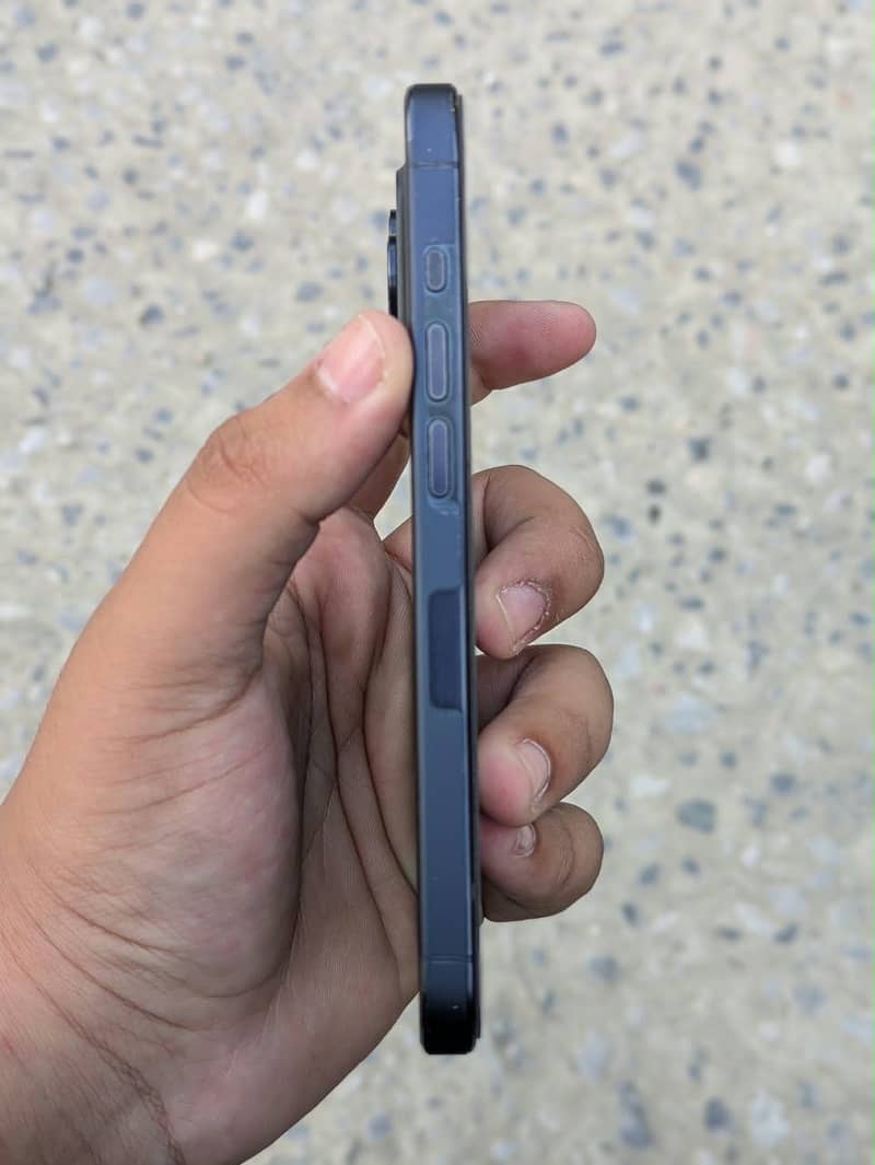 Apple iPhone 15 Pro 3