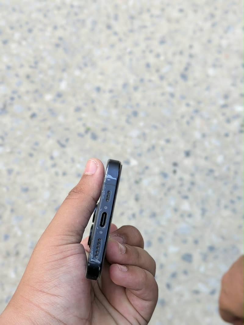 Apple iPhone 15 Pro 4