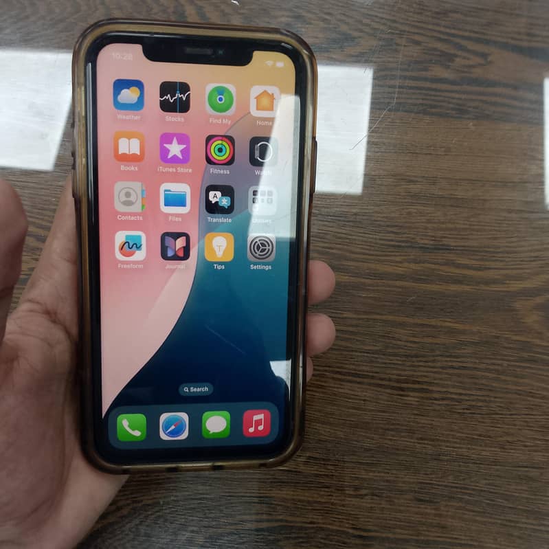 Apple iPhone 11 4