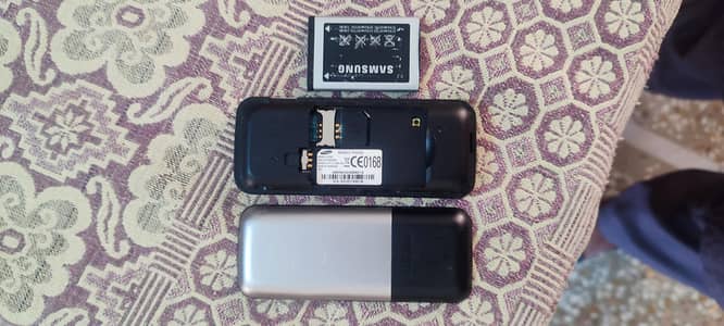 Nokia 1800 and Samsung E1120