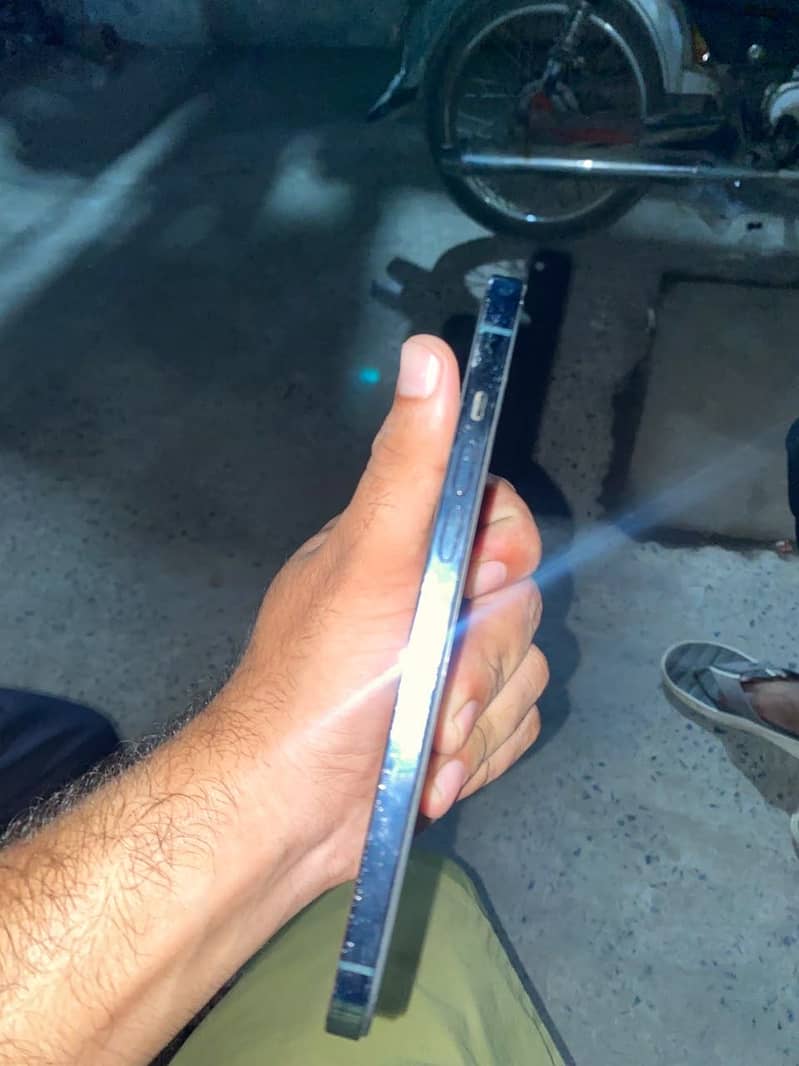 Apple iPhone 12 Pro Max 4
