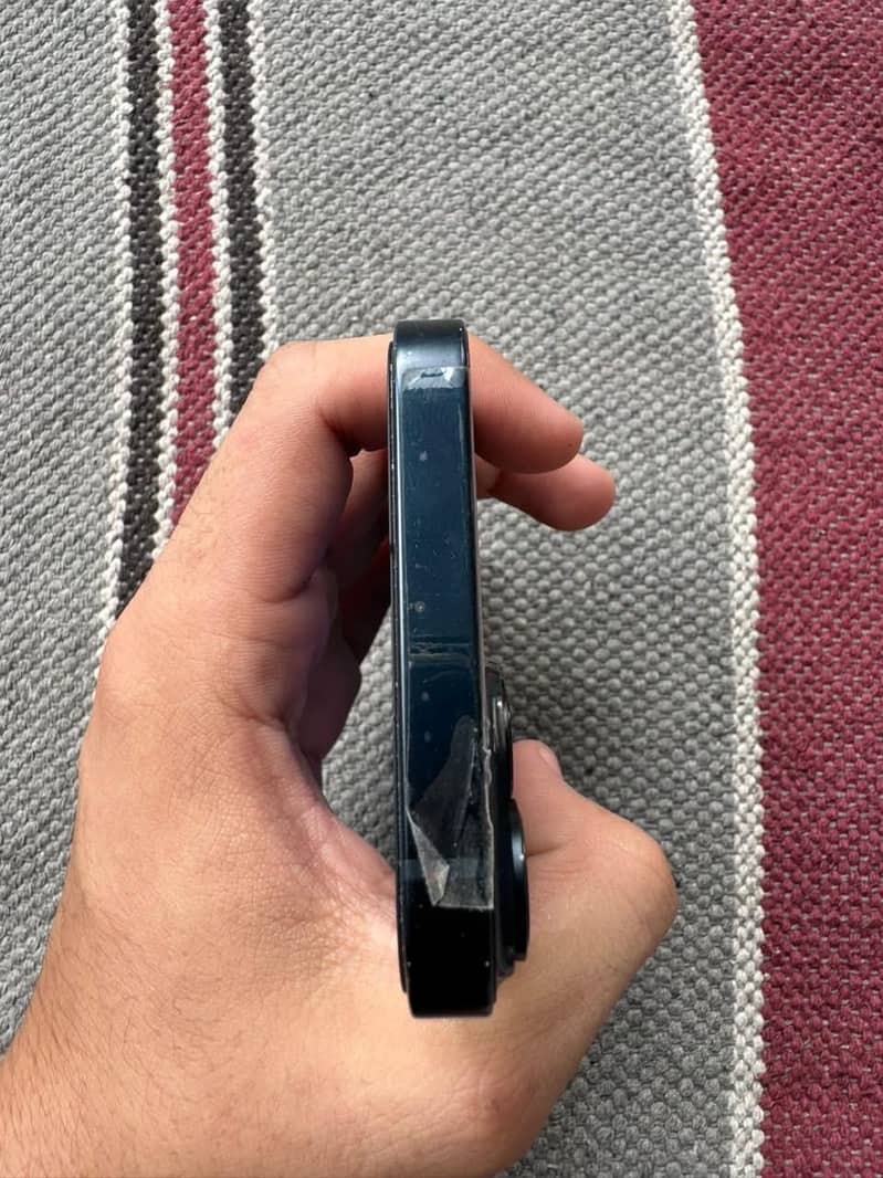 Apple iPhone 14 3