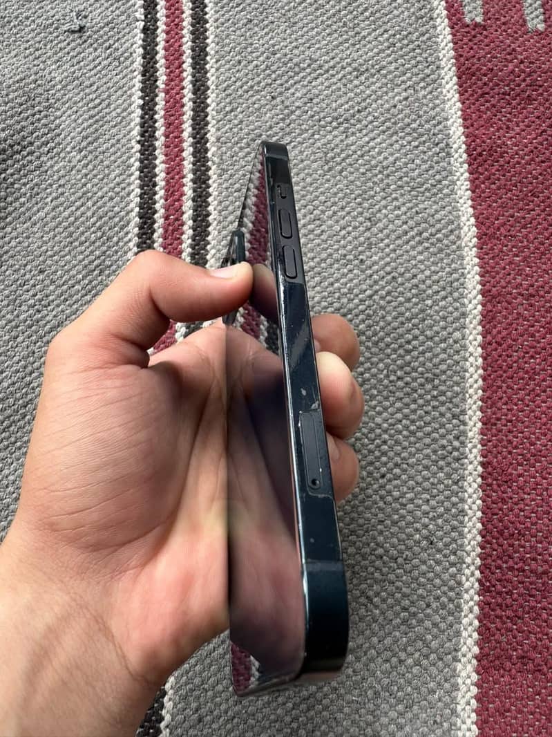 Apple iPhone 14 4