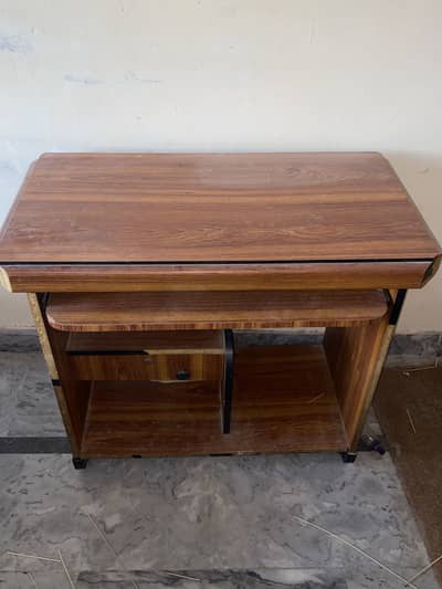 Computer table