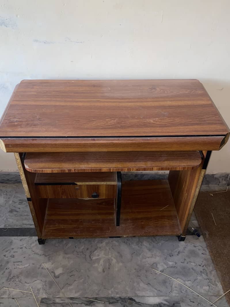 Computer table 0
