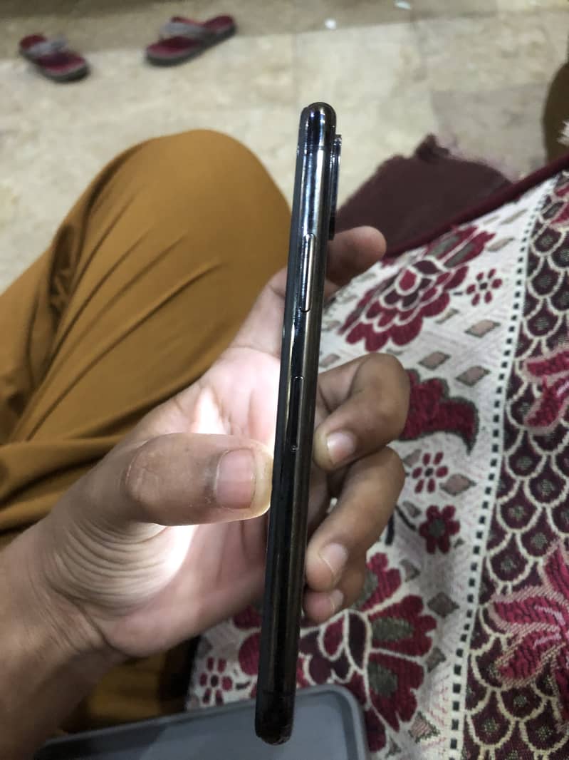 Apple iPhone XS 6