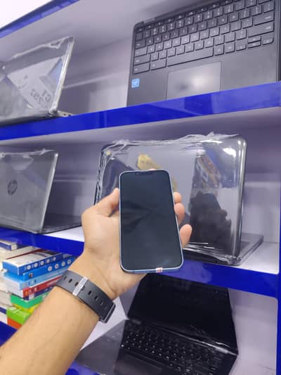 Apple iPhone 13