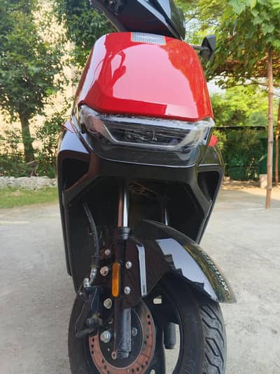 ​Super Star Smart Model EV - Advanced Lithium Battery (615 KM)
